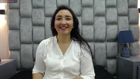 Snapshot of paris_love19 chatting on 11.10.25 kitty online show from 11.10.25