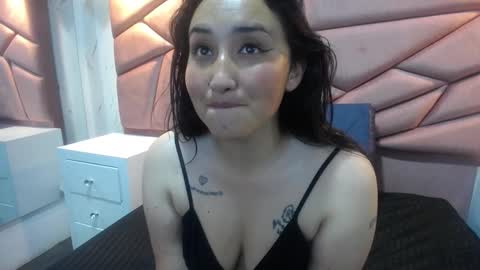 Snapshot of paris_love19 chatting on 11.21.25 kitty online show from 11.21.25