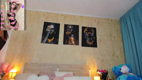 Paris online show from 02.24.25