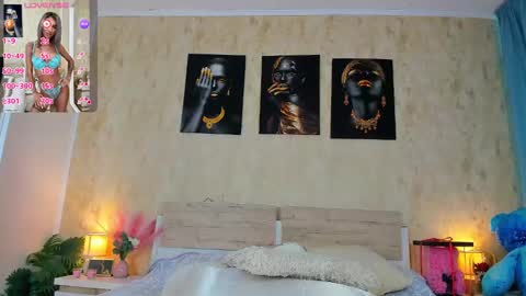 Paris online show from 03.03.25