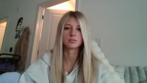 parisbaby2000 online show from 11.18.25