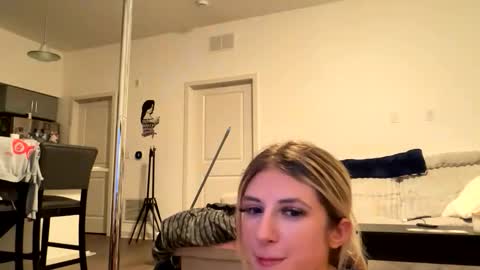 Snapshot of parisbaby2000 chatting on 01.18.26 parisbaby2000 online show from 01.18.26