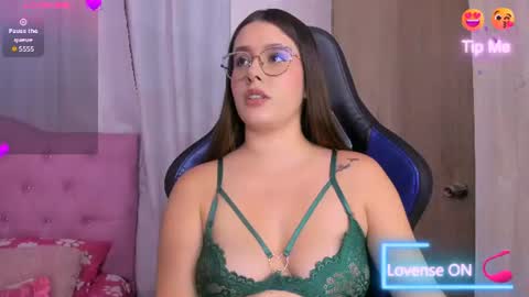 Snapshot of parisshayk chatting on 06.16.26 Paris online show from 06.16.26