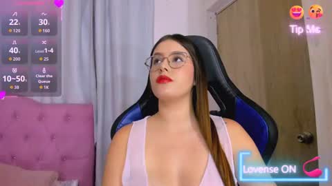 Snapshot of parisshayk chatting on 07.15.26 Paris online show from 07.15.26