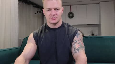 Snapshot of pashka_x chatting on 01.04.25 Pashka online show from 01.04.25