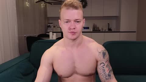 Snapshot of pashka_x chatting on 01.12.25 Pashka online show from 01.12.25