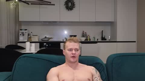 Snapshot of pashka_x chatting on 01.12.25 Pashka online show from 01.12.25