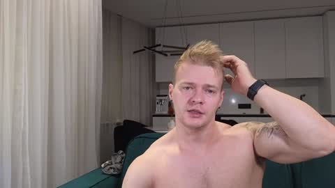 Snapshot of pashka_x chatting on 01.17.25 Pashka online show from 01.17.25