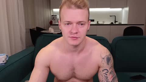 Snapshot of pashka_x chatting on 01.18.25 Pashka online show from 01.18.25