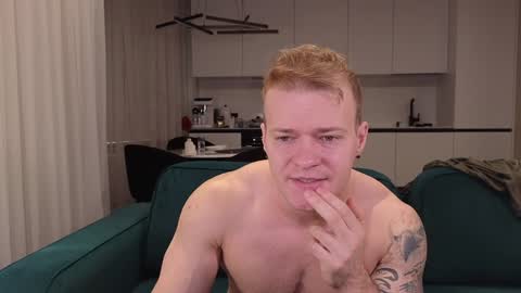 Snapshot of pashka_x chatting on 01.19.25 Pashka online show from 01.19.25