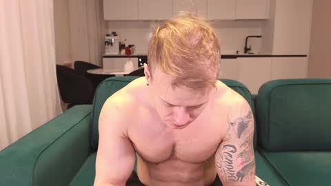 Snapshot of pashka_x chatting on 01.22.25 Pashka online show from 01.22.25