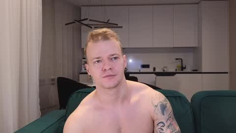 Snapshot of pashka_x chatting on 02.02.25 Pashka online show from 02.02.25