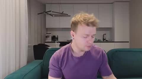 Snapshot of pashka_x chatting on 02.25.25 Pashka online show from 02.25.25