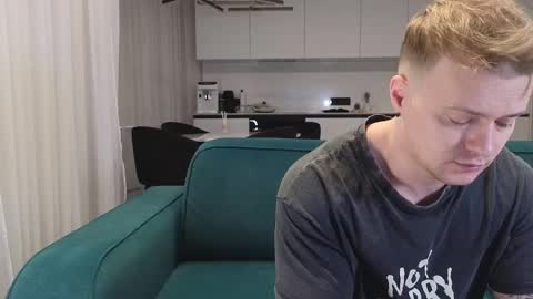 Snapshot of pashka_x chatting on 02.28.25 Pashka online show from 02.28.25