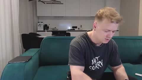 Snapshot of pashka_x chatting on 02.28.25 Pashka online show from 02.28.25