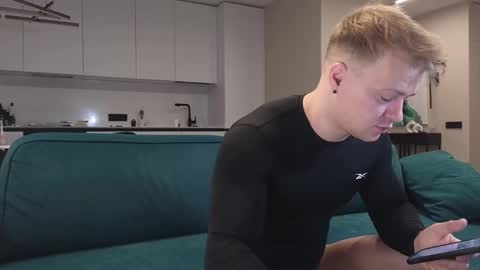 Snapshot of pashka_x chatting on 03.04.25 Pashka online show from 03.04.25