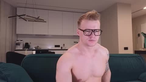 Snapshot of pashka_x chatting on 03.06.25 Pashka online show from 03.06.25