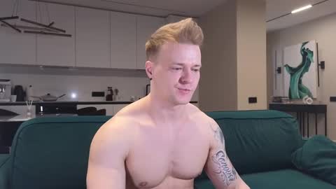 Snapshot of pashka_x chatting on 03.09.25 Pashka online show from 03.09.25