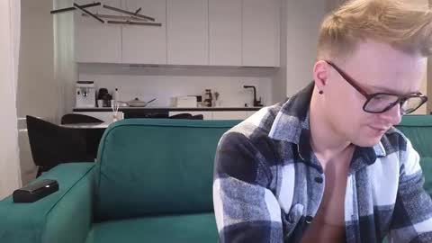 Snapshot of pashka_x chatting on 03.09.25 Pashka online show from 03.09.25