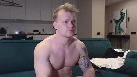 Snapshot of pashka_x chatting on 03.11.25 Pashka online show from 03.11.25