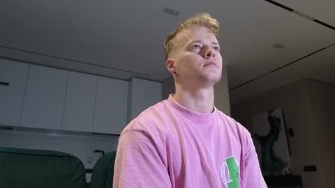 Snapshot of pashka_x chatting on 09.09.25 Pashka online show from 09.09.25