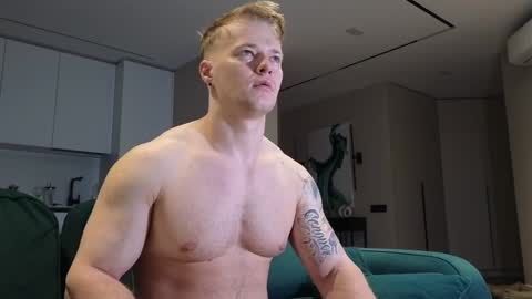 Snapshot of pashka_x chatting on 09.11.25 Pashka online show from 09.11.25