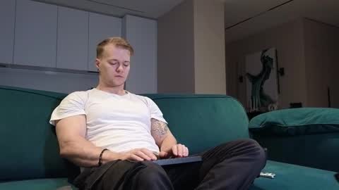 Snapshot of pashka_x chatting on 09.17.25 Pashka online show from 09.17.25