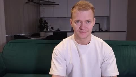 Snapshot of pashka_x chatting on 09.27.25 Pashka online show from 09.27.25