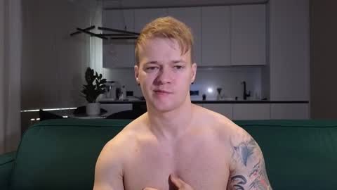 Snapshot of pashka_x chatting on 09.28.25 Pashka online show from 09.28.25