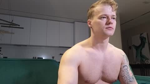 Snapshot of pashka_x chatting on 09.29.25 Pashka online show from 09.29.25