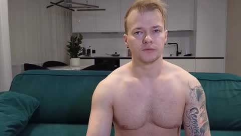 Snapshot of pashka_x chatting on 10.02.25 Pashka online show from 10.02.25