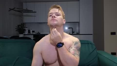 Snapshot of pashka_x chatting on 10.09.25 Pashka online show from 10.09.25