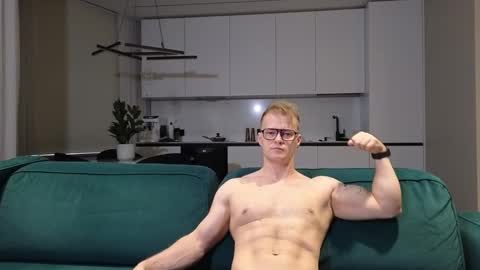 Snapshot of pashka_x chatting on 10.12.25 Pashka online show from 10.12.25