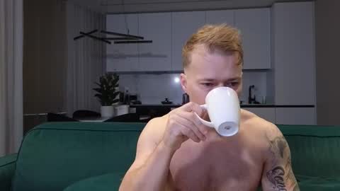 Snapshot of pashka_x chatting on 10.14.25 Pashka online show from 10.14.25