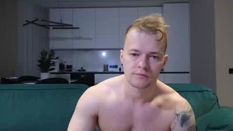 Snapshot of pashka_x chatting on 10.15.25 Pashka online show from 10.15.25