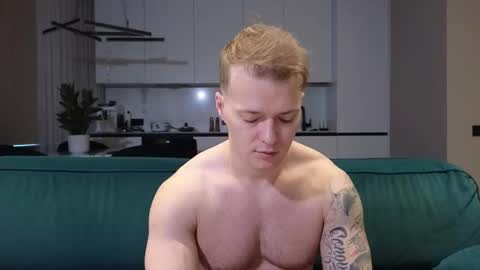 Snapshot of pashka_x chatting on 10.17.25 Pashka online show from 10.17.25