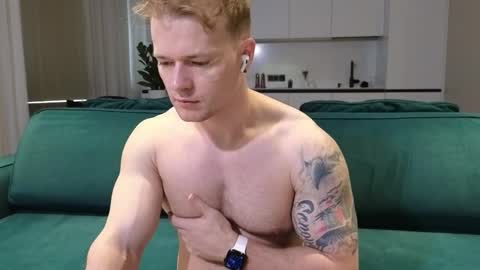 Snapshot of pashka_x chatting on 10.19.25 Pashka online show from 10.19.25