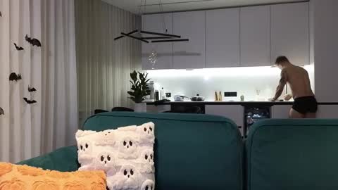 Snapshot of pashka_x chatting on 10.28.25 Pashka online show from 10.28.25