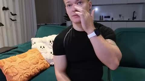 Snapshot of pashka_x chatting on 10.29.25 Pashka online show from 10.29.25