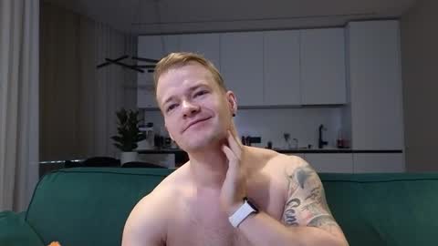 Snapshot of pashka_x chatting on 10.31.25 Pashka online show from 10.31.25