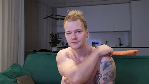 Snapshot of pashka_x chatting on 11.01.25 Pashka online show from 11.01.25