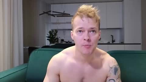 Snapshot of pashka_x chatting on 11.02.25 Pashka online show from 11.02.25