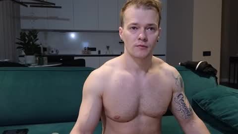 Snapshot of pashka_x chatting on 11.08.25 Pashka online show from 11.08.25