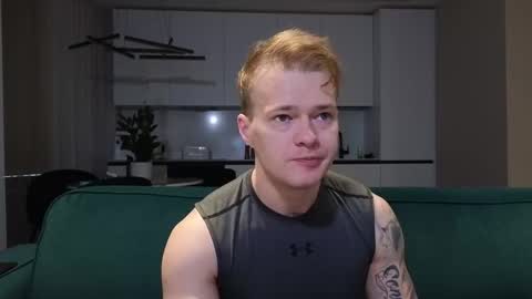 Snapshot of pashka_x chatting on 11.10.25 Pashka online show from 11.10.25