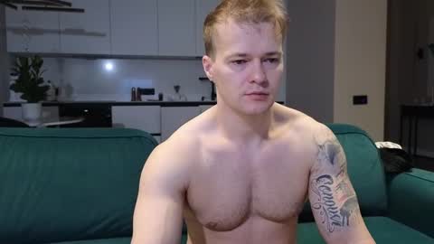 Snapshot of pashka_x chatting on 11.11.25 Pashka online show from 11.11.25