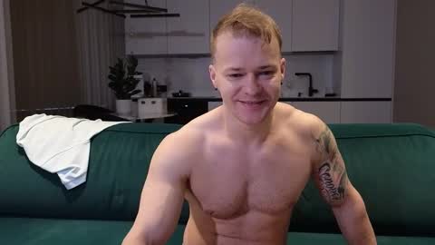 Snapshot of pashka_x chatting on 11.18.25 Pashka online show from 11.18.25