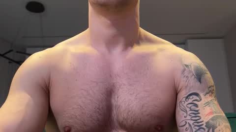 Snapshot of pashka_x chatting on 11.22.25 Pashka online show from 11.22.25