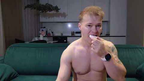 Snapshot of pashka_x chatting on 11.29.25 Pashka online show from 11.29.25