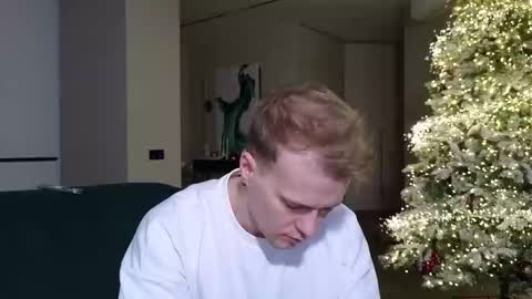 Snapshot of pashka_x chatting on 11.30.25 Pashka online show from 11.30.25