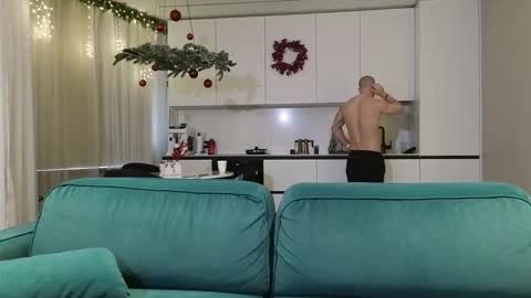 Snapshot of pashka_x chatting on 12.14.25 Pashka online show from 12.14.25